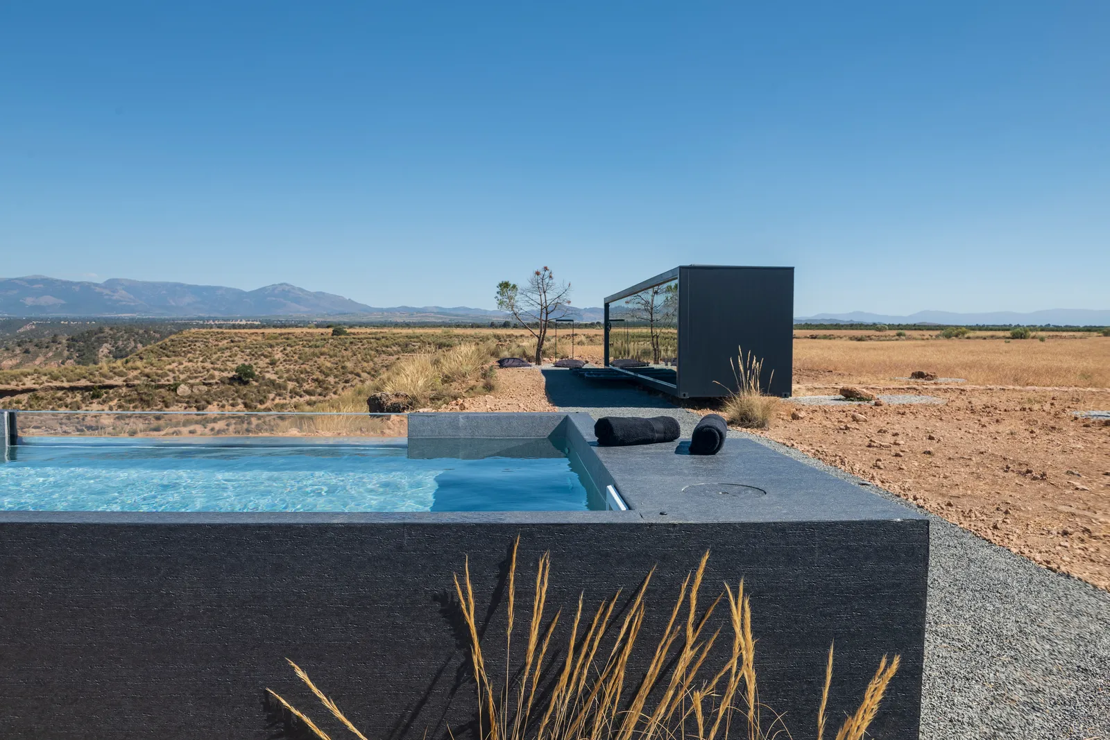 Cuenta las estrellas desde tu cama y colúmpiate sobre la piscina en tu propia terraza privada » 2023